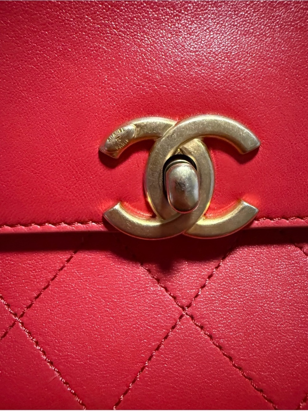 CHANEL Red Quilted Leather Shoulder Bag with Gold Hardware - Picture 10 of 14